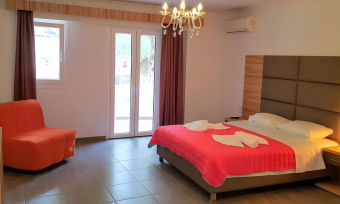Anthousa Apartment | Room "Studio" with Shared Terrace, Wi-Fi and Air Conditioning