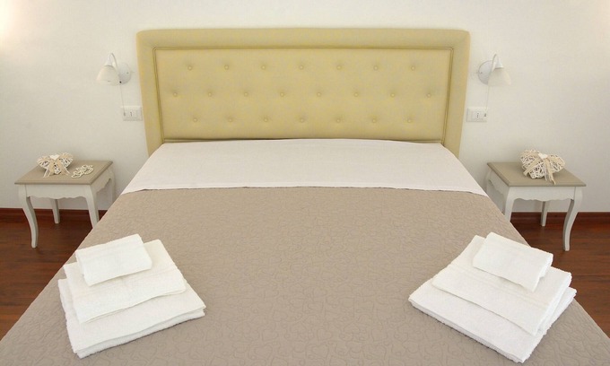 Martano Apartment | Room 'Suite Sofia' with Wi-Fi and Air Conditioning