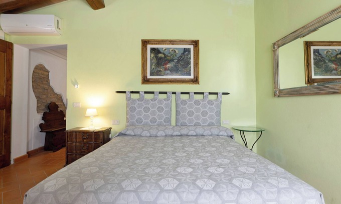 Montebonello Apartment | Room 'Verde I Cipressi' with Shared Garden, Wi-Fi and Air Conditioning
