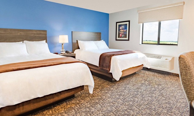 Rogers Hotel | Room w/Kitchen & Breakfast in Bed Option near Cole Mountain Bike Preserve