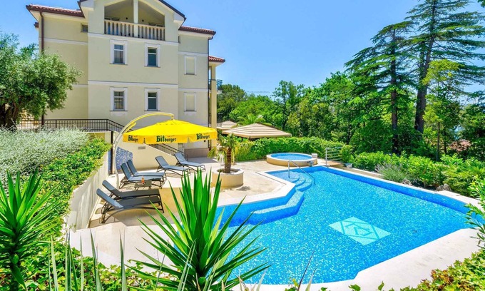 Crikvenica Apartment | Room with outdoor pool and breakfast