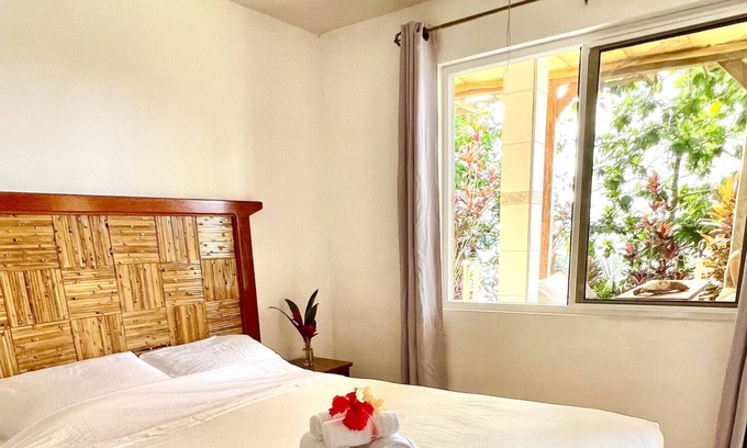 Isla Solarte Apartment | Room with Queen bed and sea view