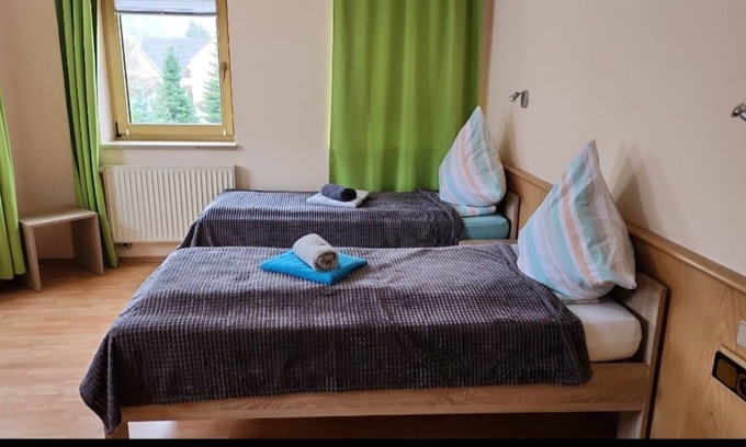 Markt Erlbach Apartment | Room 'Zimmer 24' with Shared Terrace, Shared Garden and Wi-Fi
