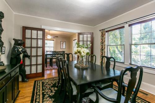 Druid Hills House | Roomy 5BR Bungalow with Backyard, Walk to Downtown