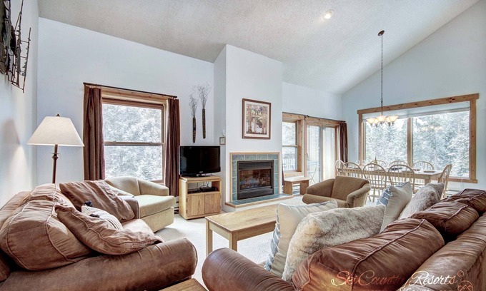 Peak 9 Condo | Roomy Rockies Retreat Nestled in Picturesque Splendor! Walk to Town/Slopes