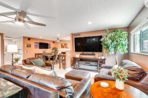 Drexel Heights House | Roomy Tucson Home with Hot Tub and Pickleball Court!