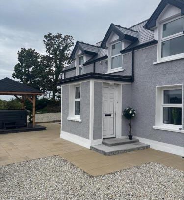 Leinster House | Rose Cottage at Hilltop Hideaway