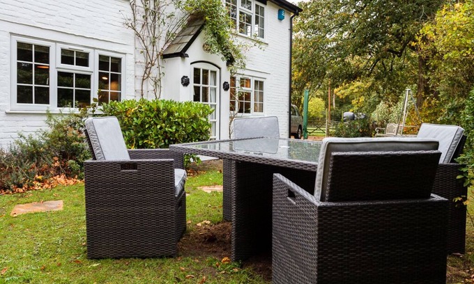 New Forest District House | Rose Cottage in the heart of the New Forest, dogs welcome, EV point, sleeps 6