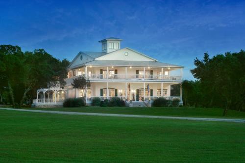 Fredericksburg Hotel | Rose Hill Retreat AAA Four Diamond Inn