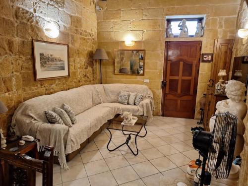 Zabbar House | Rose