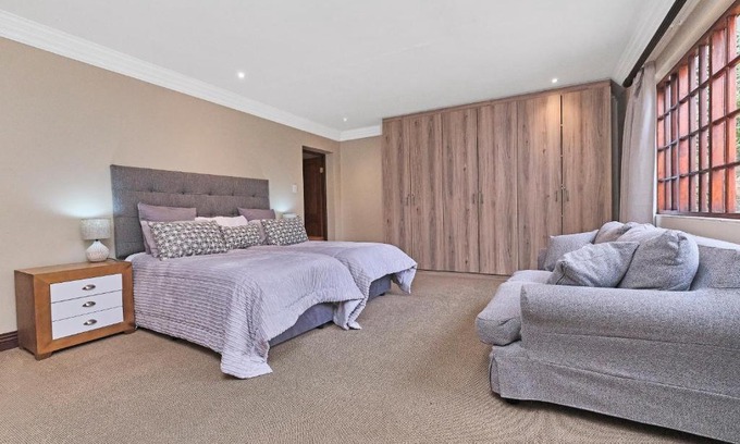 Houghton Estate Apartment | Rose Road Manor - Guest suite