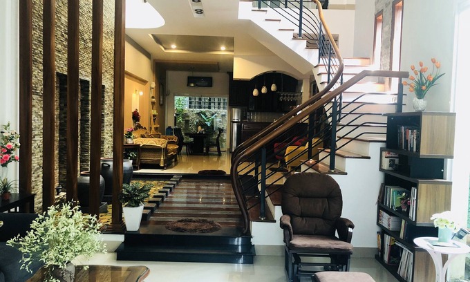 Hue City Centre House | Rose