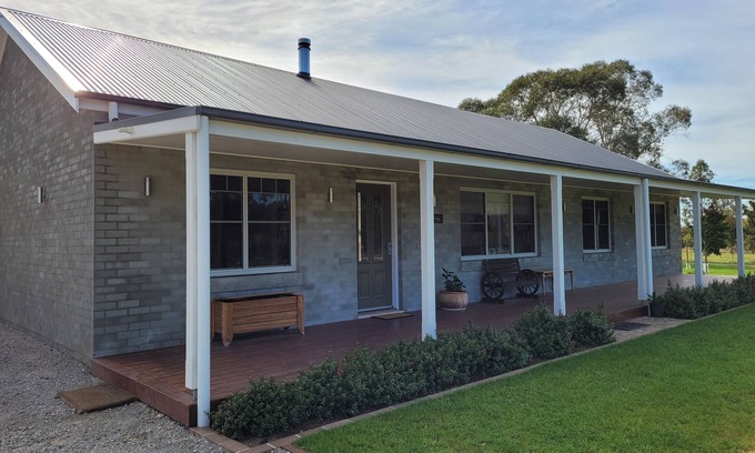 Exeter House | Roseanna Cottage - Modern Farm Cottage in a rural location
