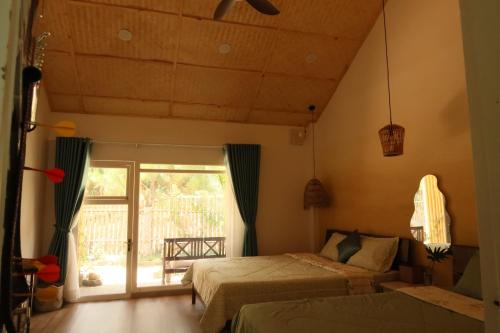 Di Linh Bed & Breakfast | Rosee de Kala - Chipmunk Alvin