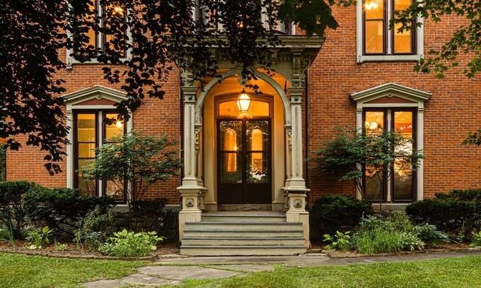 Utica Bed & Breakfast | Rosemont Inn Bed & Breakfast