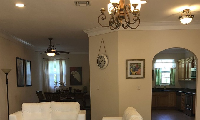 Nassau House | Roses Rentals