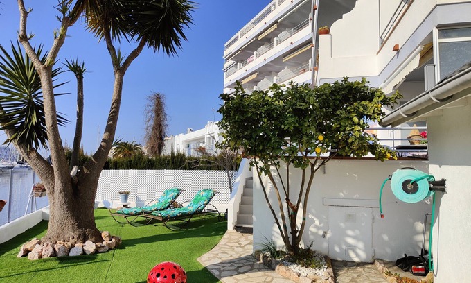 Santa Margarida Apartment | ROSES SUPER APARTMENT 2bed 4 pers with garden SANTA MARGARIDA SUPER CANAL VIEW