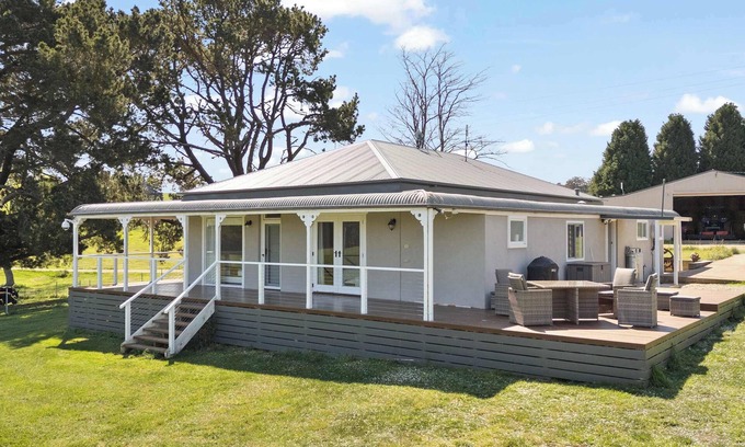 Meadow Flat House | Rosevilla Retreat - Beautiful Farm Getaway