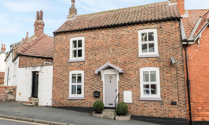 Hunmanby Cottage | ROSIE COTTAGE, pet friendly, character holiday cottage in Hunmanby