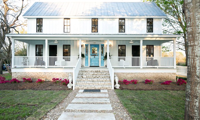 Round Top Apartment | Round Top's Stylish Hospitality- The Frenchie Boutique Hotel ROOM 9