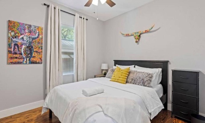 Beacon Hill House | Roundabout on Blanco Quick Access to Everything SA