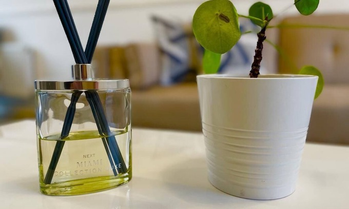 Roundhay House | Roundhay lounge modern space WITH SKY SPORTS, CINEMA AND FREE WIFI