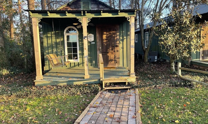 Hartsfield Cottage | Row Cottages Honeysuckle Cottage