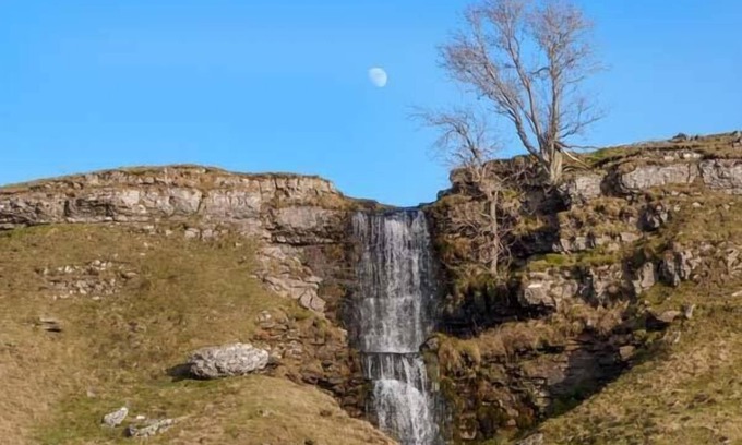 Buckden Cottage | ROWAN COTTAGE, pet friendly, with open fire in Buckden