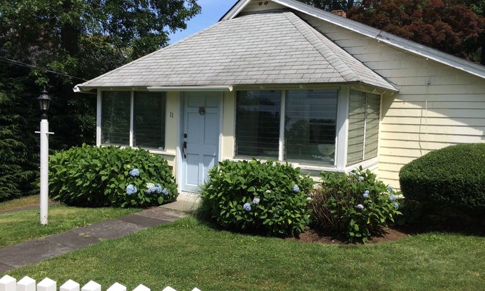 Rowayton Cottage | Rowayton Bungalow-Monthly Only 5,900 until May1 Inquire!