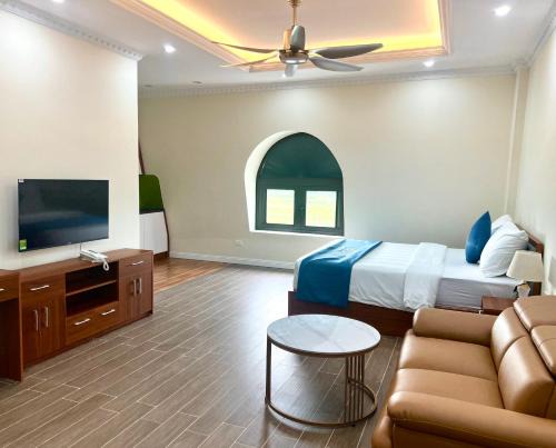 Tu Liem Hotel | Royal Louis Hotel