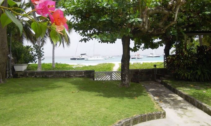 Bayville Apartment | Royal Palm, on the Beach, Penthouse Suite