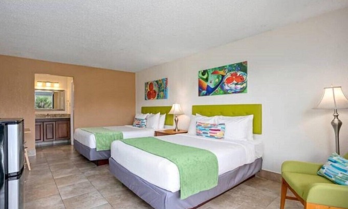 Historic Downtown Kissimmee Hotel | Royal Park Orlando Peaceful Room with 2 DBL Beds and Pool