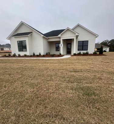 Oxford House | Royal Pearl