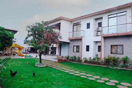 Lonavala Villa | Royal Retreat Lonavla - 7BHK Luxury Villa with Turf