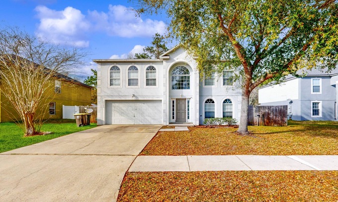 Northside House | Royal Retreat with enclosed yard and screened in back patio