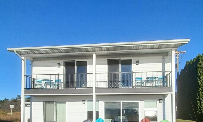 East Tawas House | Run-O-Way - Beachfront