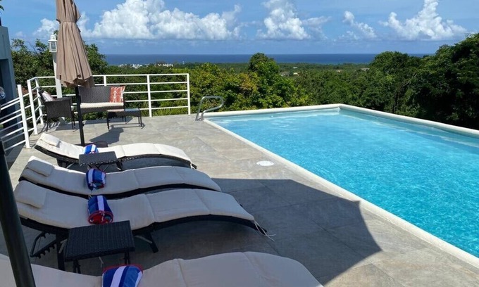 Runaway Bay Villa | RunAway to Tranquility