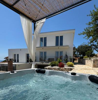 Vinisce House | Rural home Basin dvor with jacuzzi