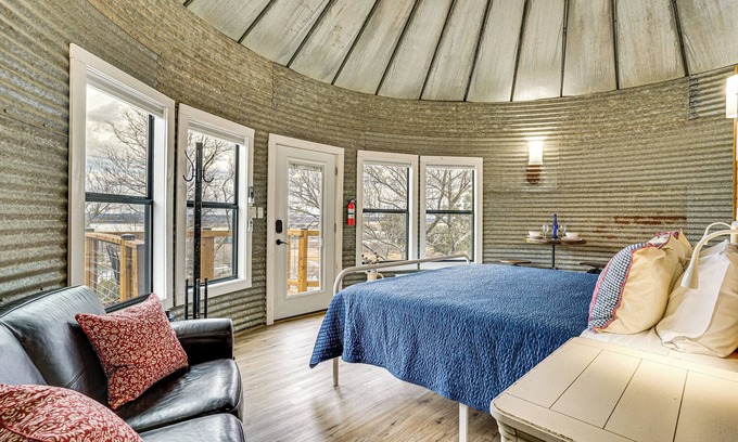 Dennis Cottage | Rural Retreat w/Water View! 9 Mi to Dtwn Granbury