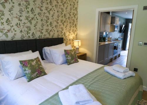 Woodbridge Apartment | Russet Suite - The Apple Barn