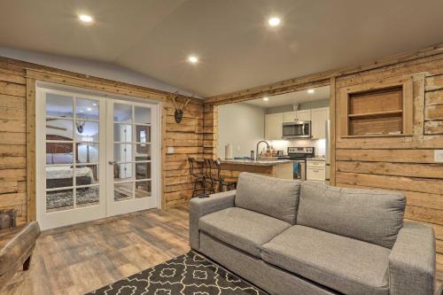 South Addition Apartment | Rustic Anchorage Hideaway Walk to Coastal Trail!