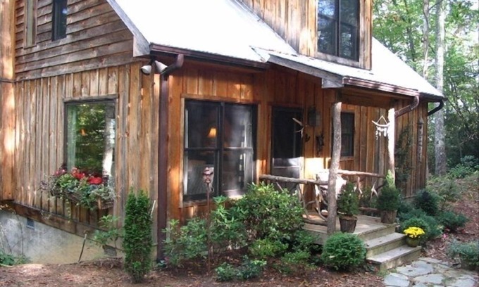 Pisgah Forest Cabin | Rustic and Sophisticated Accommodation