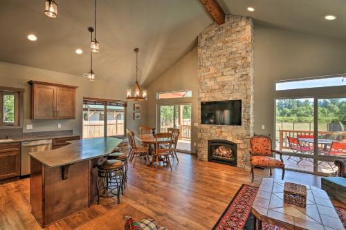 Packwood House | Rustic Cabin Near Mt Rainier Fire Pit and BBQ!