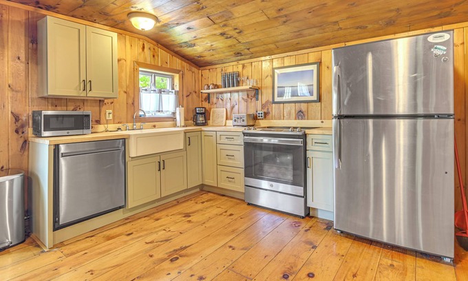 Rangeley Cottage | Rustic Cabin Retreat on Rangeley Lake!