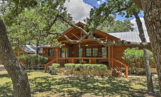 Canyon Lake Cabin | Rustic Canyon Lake Cabins w/Hot Tub on ~ 3 Acres