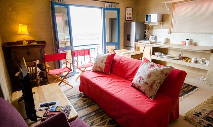 Gordon's Bay Apartment | Rustic Cosy Getaway with a View