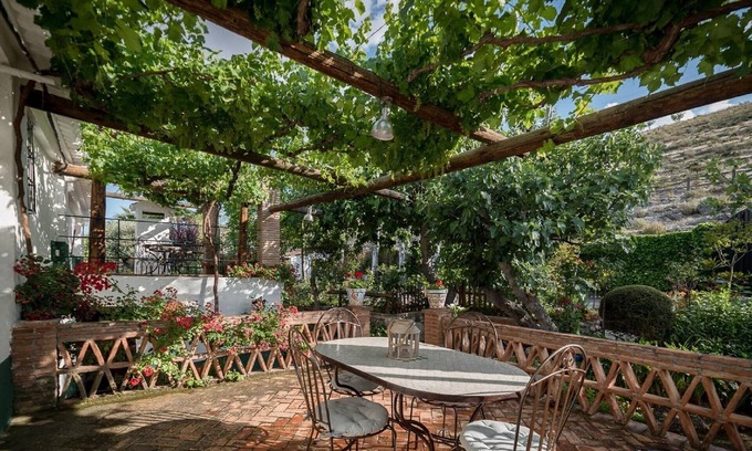 Padul Cottage | Rustic Cottage in El Padul with private terrace