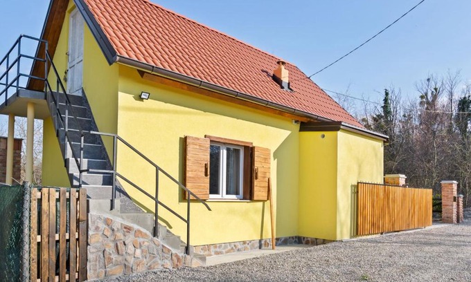 Donja Stubica House | Rustic Holiday Home in Donja Stubica with Terrace