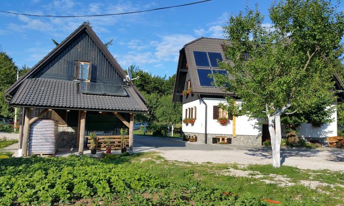 Prijeboj Hotel | Rustic Inn River 2