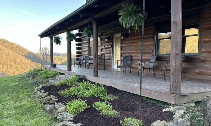 Mars Hill Cabin | Rustic log cabin~ HOT TUB~ Breathtaking mountian views near Hatley Point